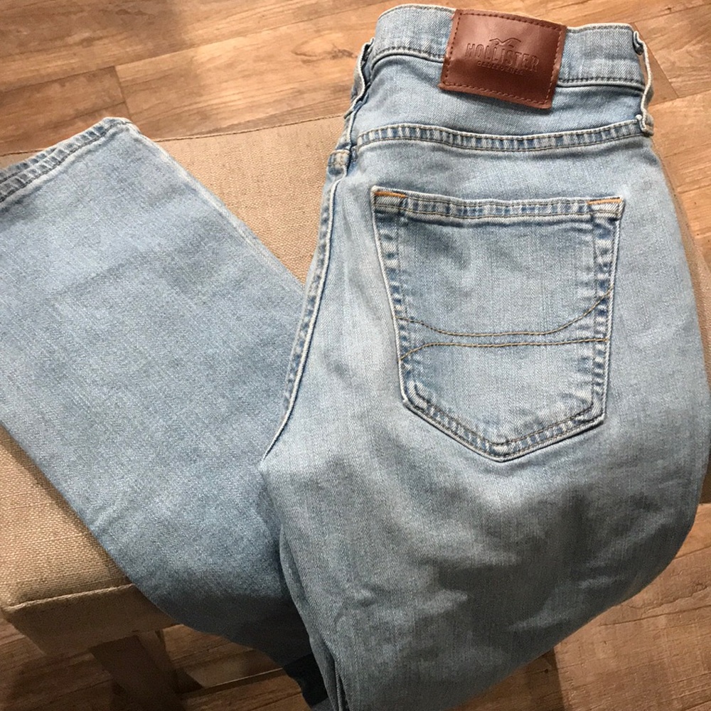 Young Men’s Ripped Hollister Jeans 🌟
